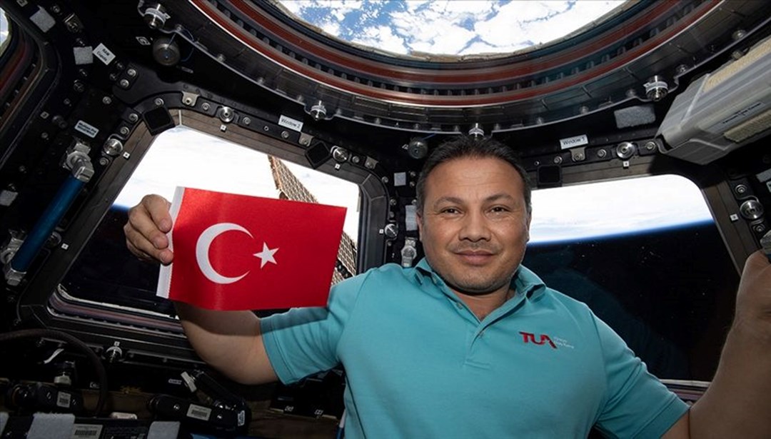 İlk Türk astronot Alper Gezeravcı Dünya’ya döndü